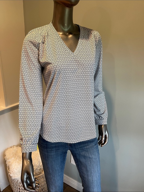 Ann Taylor Factory Tops - Ann Taylor Factory White & Navy V-Neck Printed Blouse